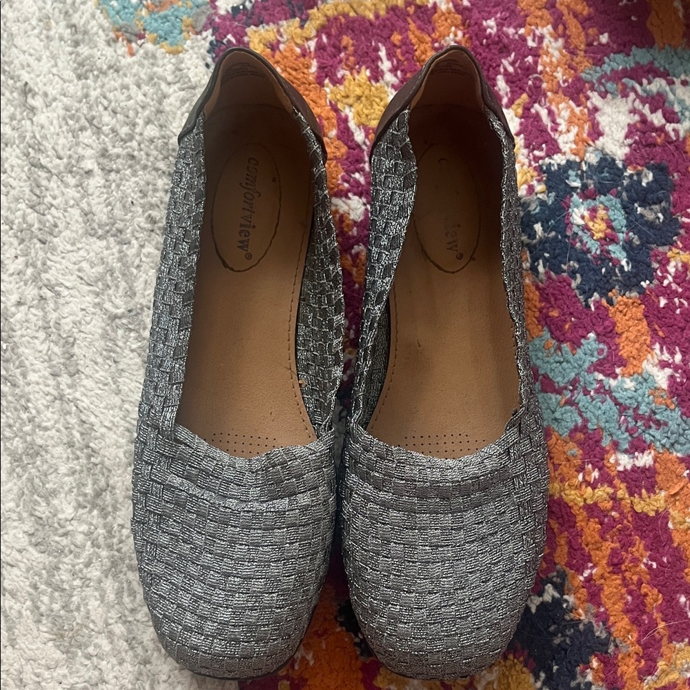 Chic Gray Women's Flats by